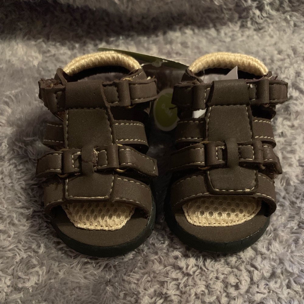 ‼️ No Longer Available ‼️Baby Sandals.Size one.